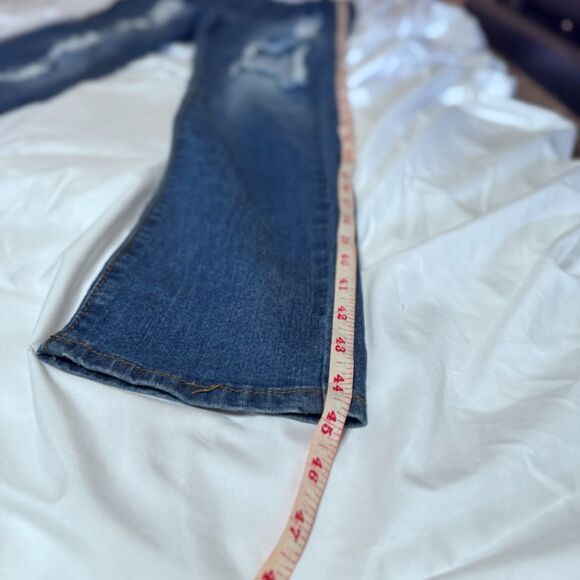 Blue Ripped Jeans – Size 6 – Distressed Trendy Fit - Picture 5 of 7